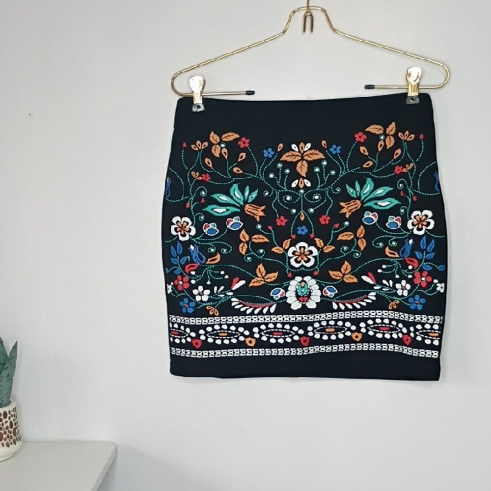 Shein Floral Embroidered Black Mini Skirt Size Medium 6